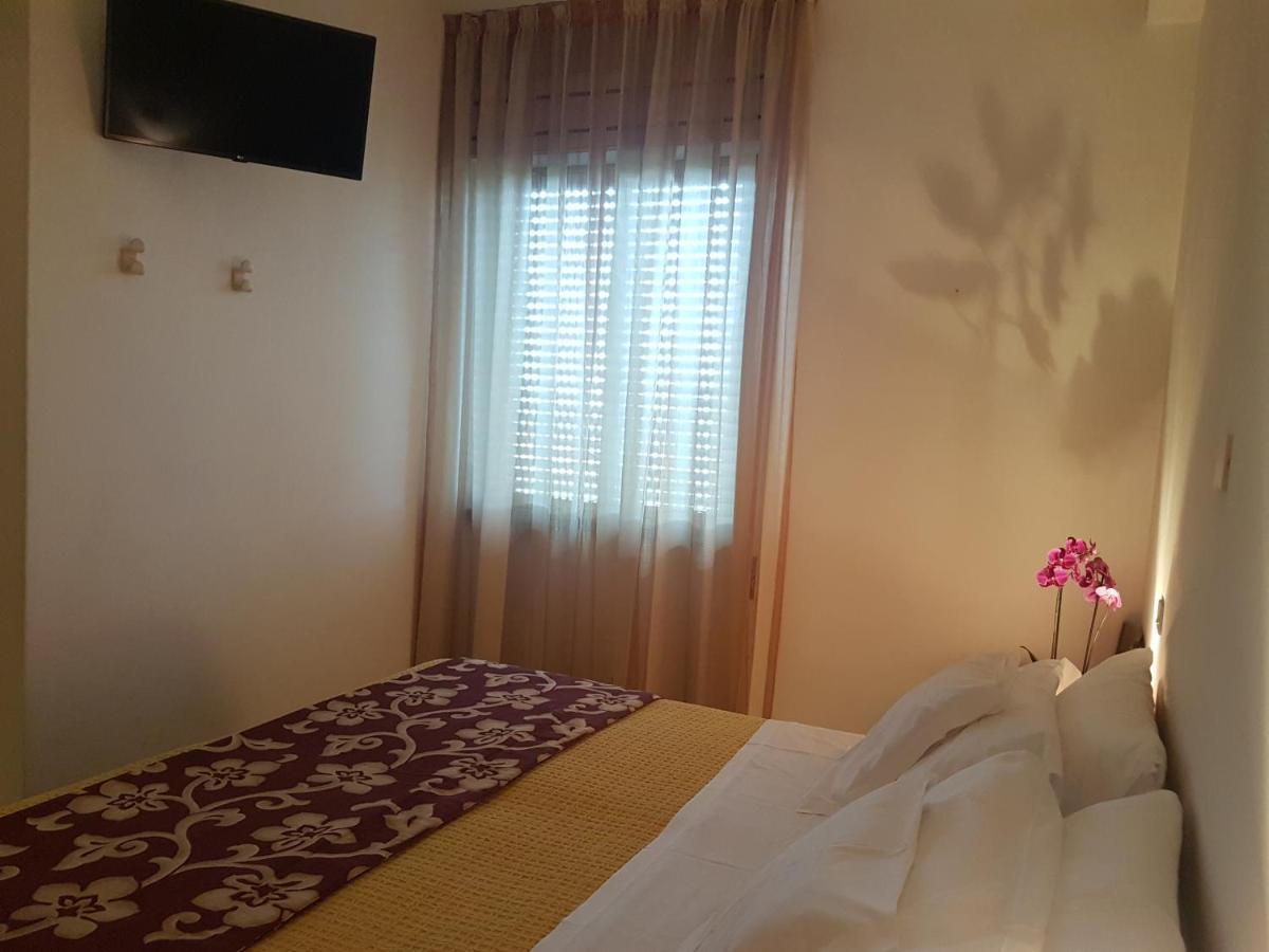 Albergo Smeraldo كاستيلنوفو ماغرا المظهر الخارجي الصورة