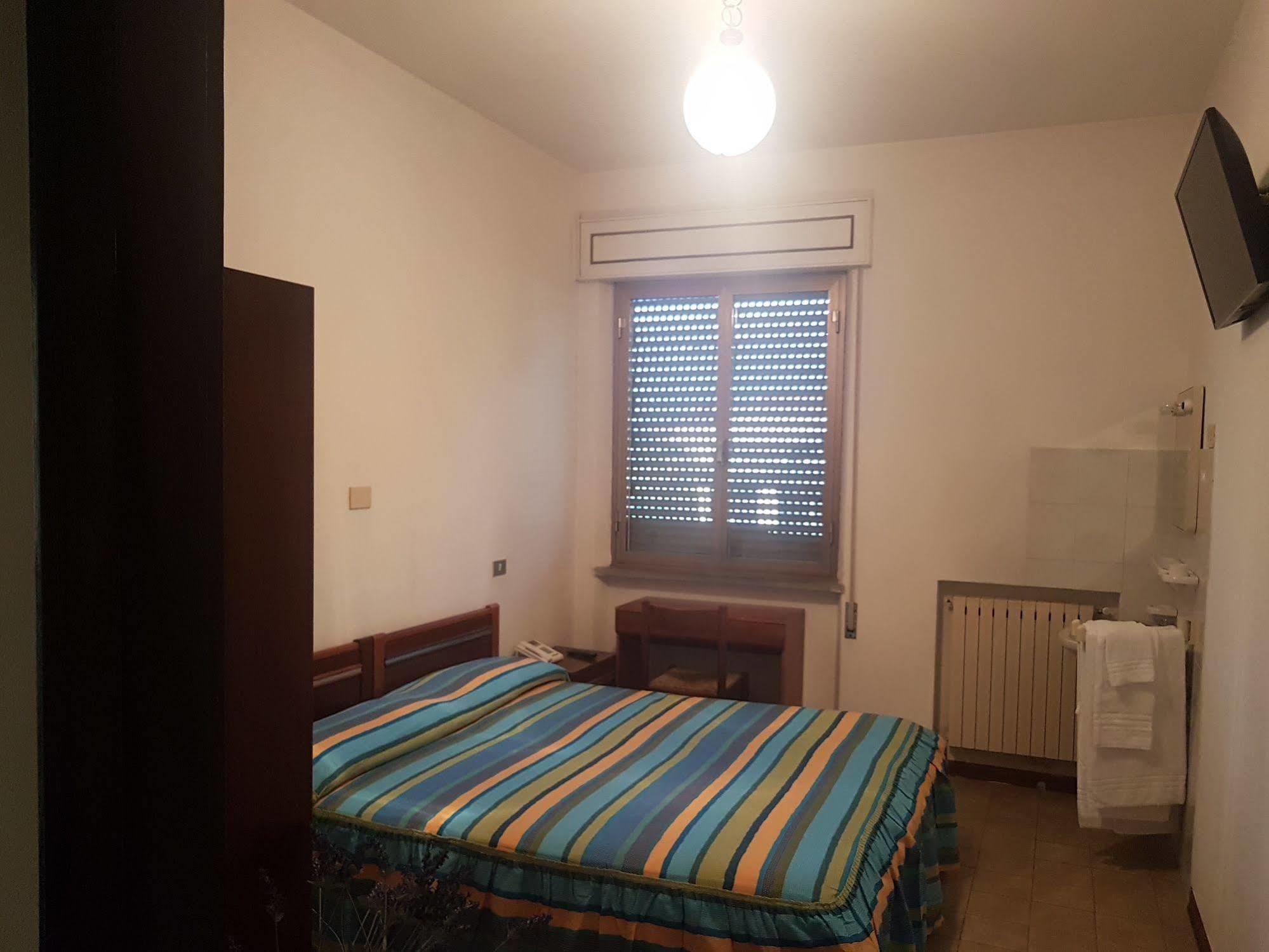 Albergo Smeraldo كاستيلنوفو ماغرا المظهر الخارجي الصورة